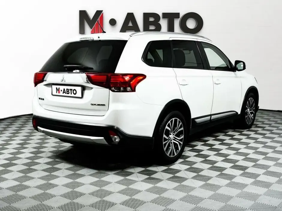 Mitsubishi Outlander, 2017 г.