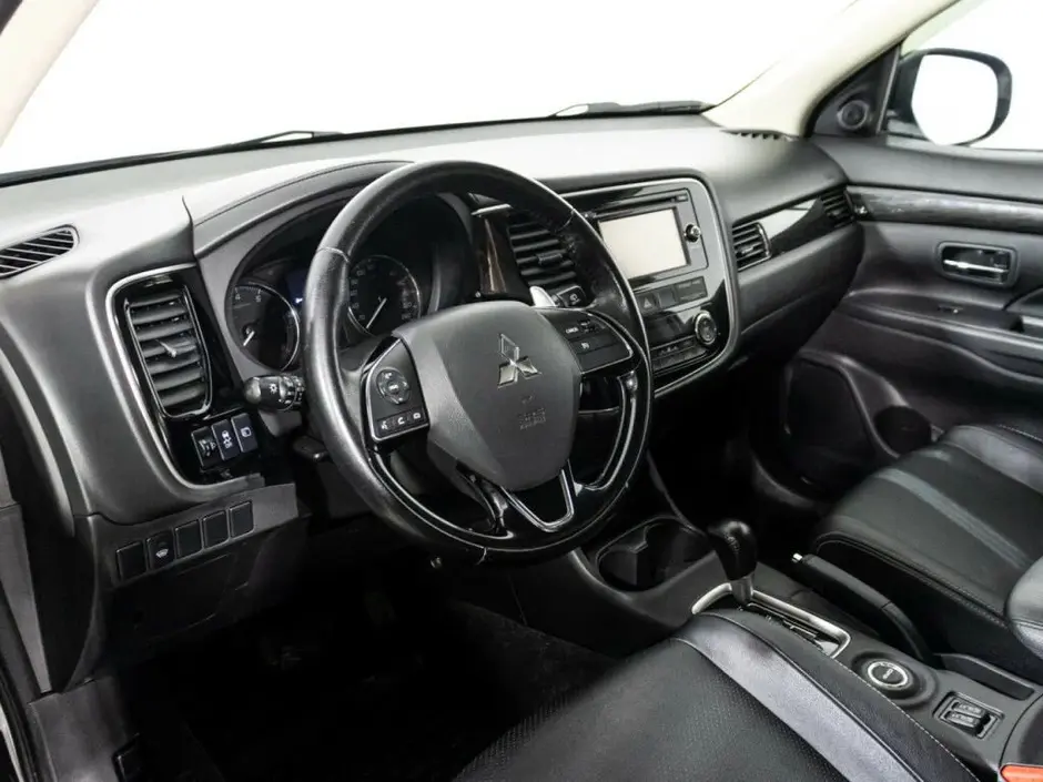 Mitsubishi Outlander, 2017 г.